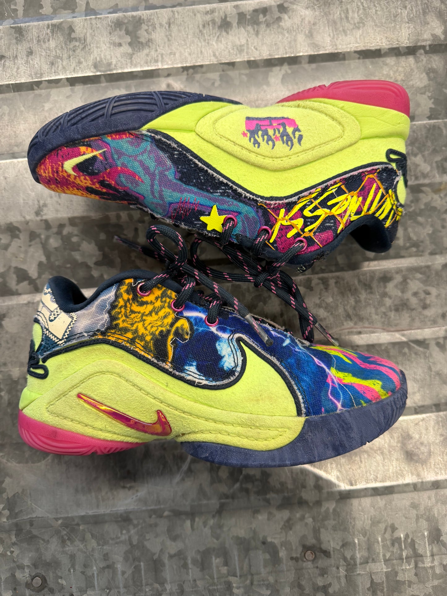 Nike XX2 Multicolor Shoe - 1Y