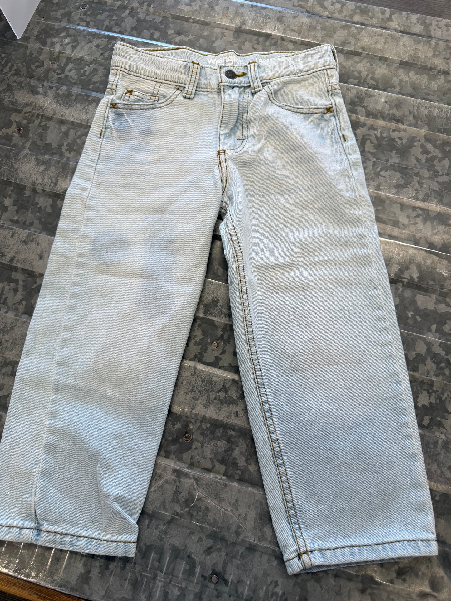 Wrangler Light Wash Jeans - 4