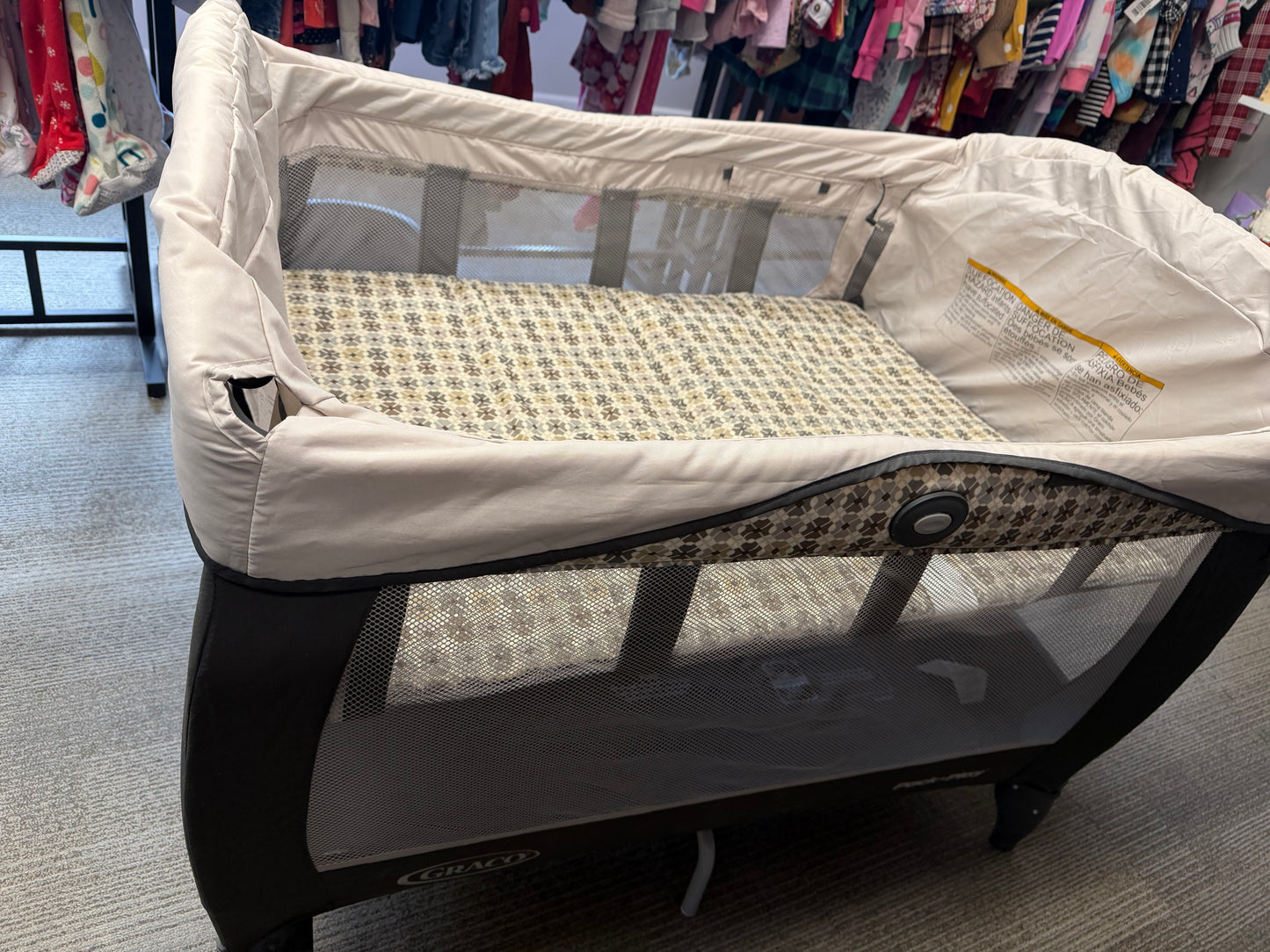 Graco Pack N Play W/ Top Mesh