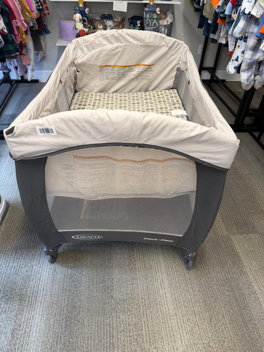 Graco Pack N Play W/ Top Mesh