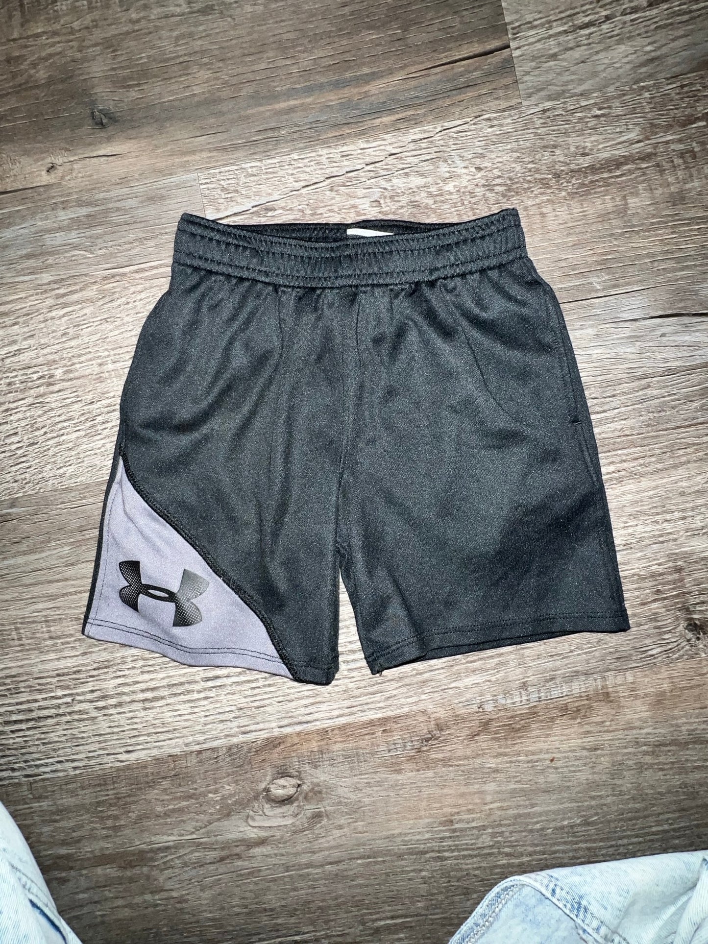 Under Armour Shorts - 3T