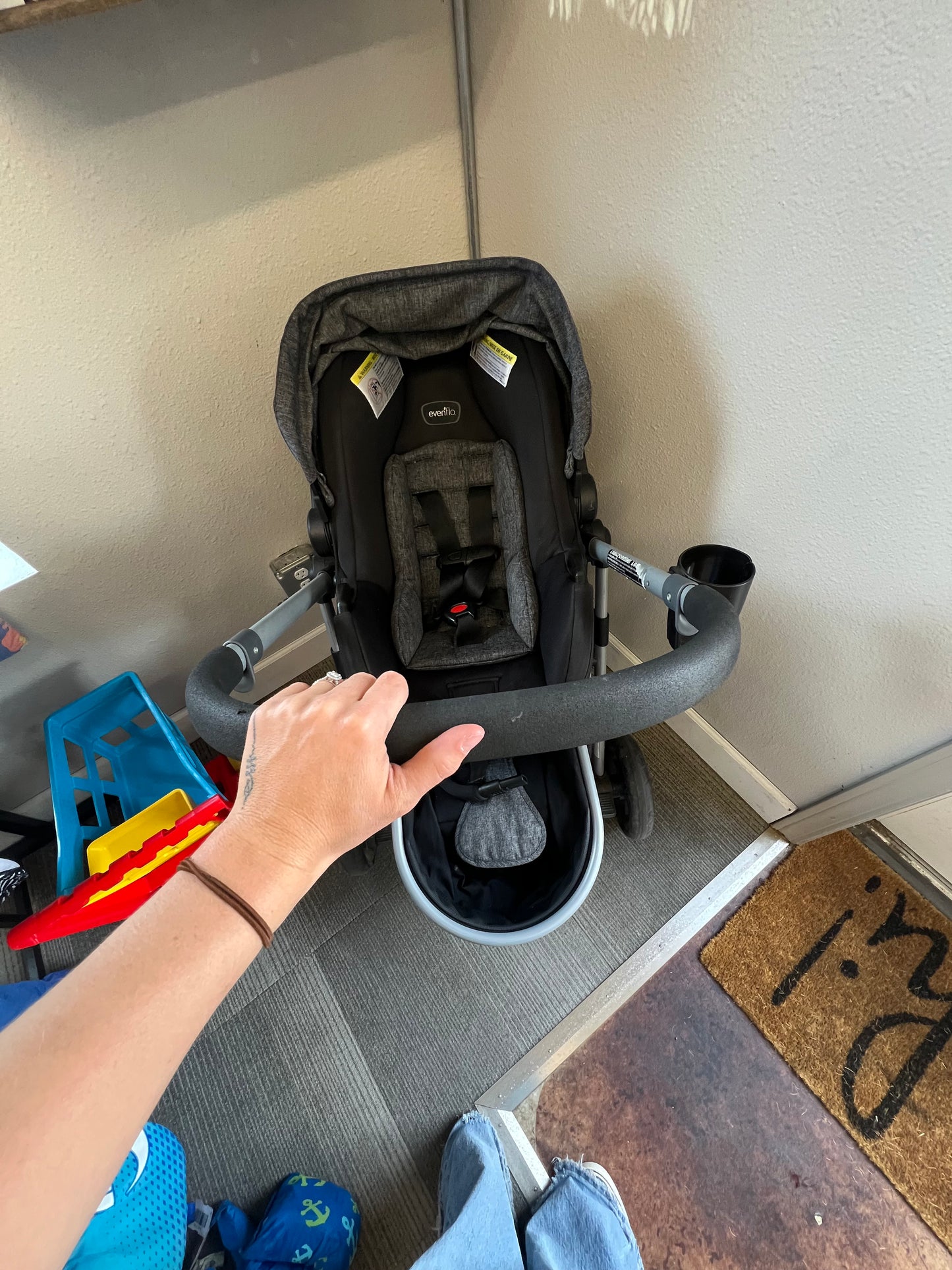 Pivot Lite Max Travel System