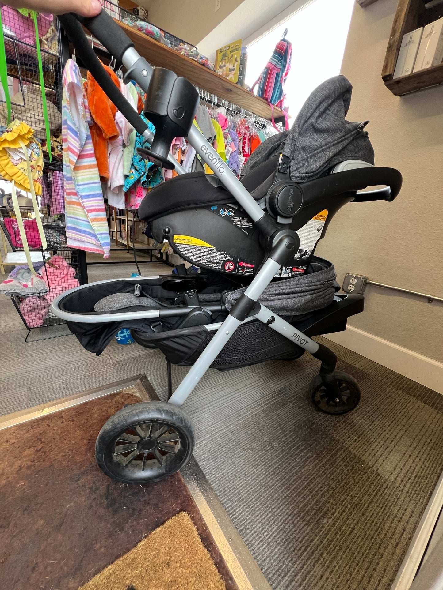 Pivot Lite Max Travel System